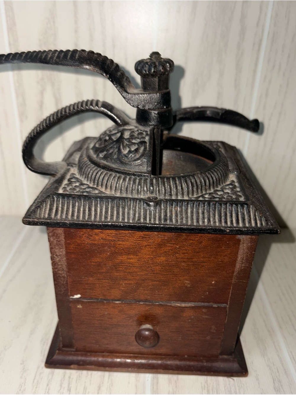 Vintage Manual Coffee Grinder Wood Cast Iron Crank Mill Farmhouse Rustic - Picture 4 of 13